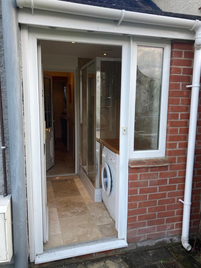 Double Bed Self Contained Annexe 14B Is To The Right Of The Main House Salisbury Exterior foto