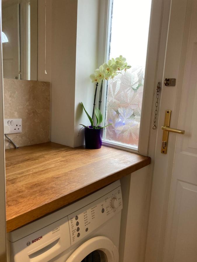 Double Bed Self Contained Annexe 14B Is To The Right Of The Main House Salisbury Exterior foto