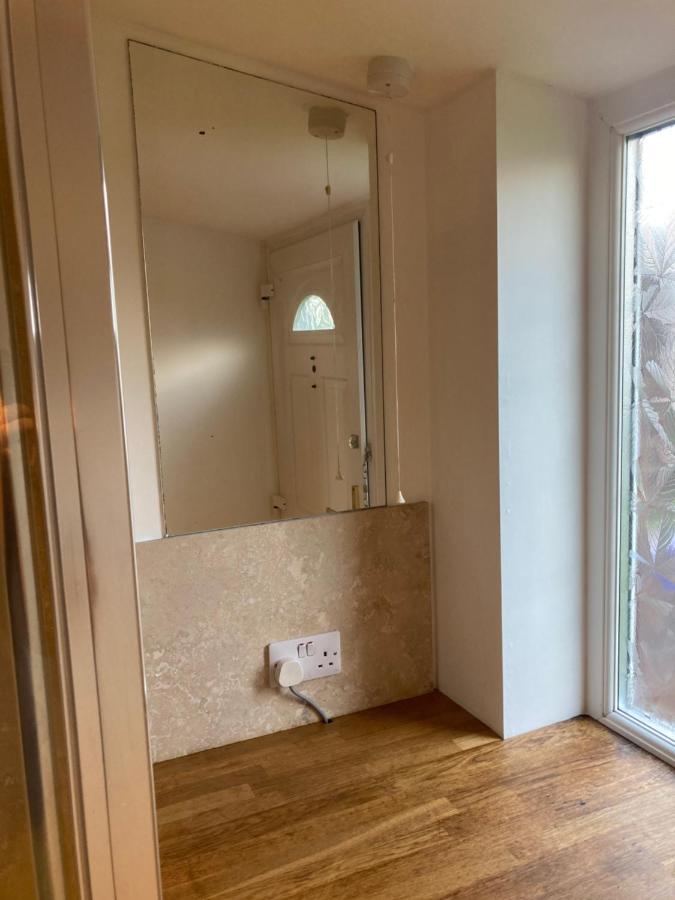 Double Bed Self Contained Annexe 14B Is To The Right Of The Main House Salisbury Exterior foto